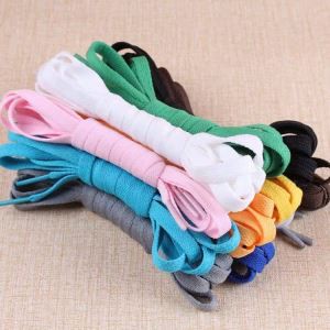 ფერადი ოქროს და ვერცხლის ბრტყელი ფეხსაცმელი